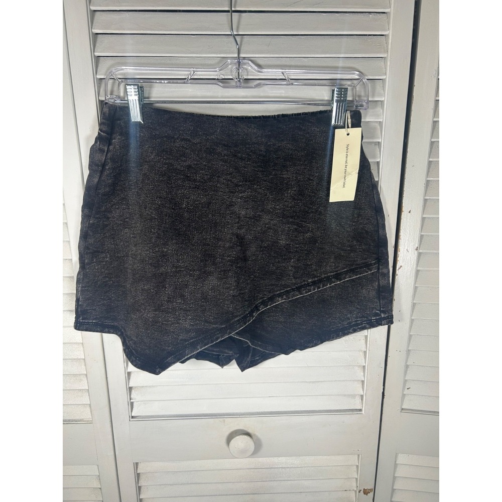 Iuvamia Black Skort Size M